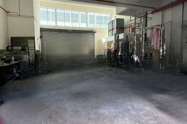 Shah Alam, seksyen 34, Freehold, 2.5 sty link factory with hoist lift