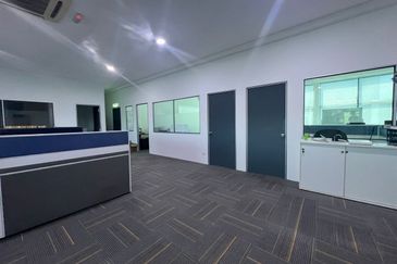 Shah Alam, seksyen 34, Freehold, 2.5 sty link factory with hoist lift