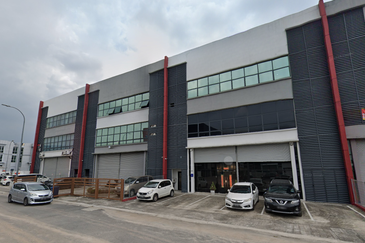 Shah Alam, seksyen 34, Freehold, 2.5 sty link factory with hoist lift