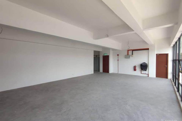 Shah Alam, seksyen 34, Freehold, 2.5 sty link factory with hoist lift
