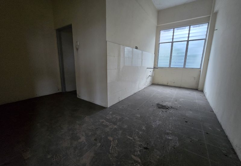 West Port, Pulau Indah