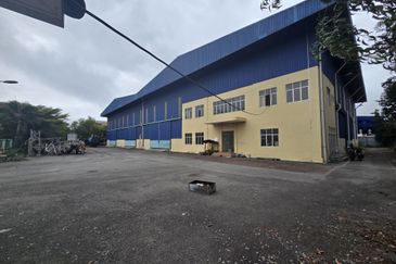 West Port, Pulau Indah