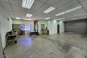 Kawasan preindustrial sg puloh, Kapar, 3 storey end lot Semi D factory