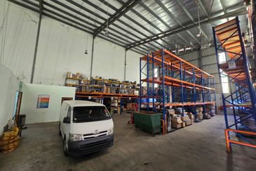 Kawasan preindustrial sg puloh, Kapar, 3 storey end lot Semi D factory