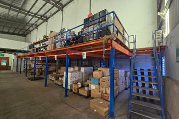 Kawasan preindustrial sg puloh, Kapar, 3 storey end lot Semi D factory