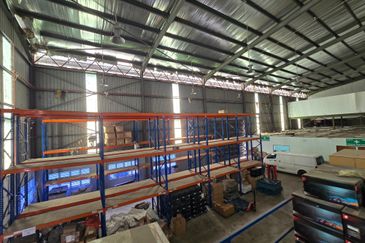 Kawasan preindustrial sg puloh, Kapar, 3 storey end lot Semi D factory