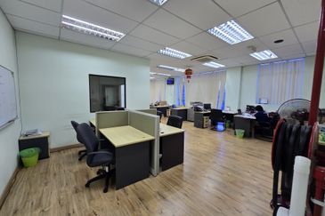 Kawasan preindustrial sg puloh, Kapar, 3 storey end lot Semi D factory