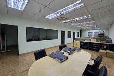 Kawasan preindustrial sg puloh, Kapar, 3 storey end lot Semi D factory