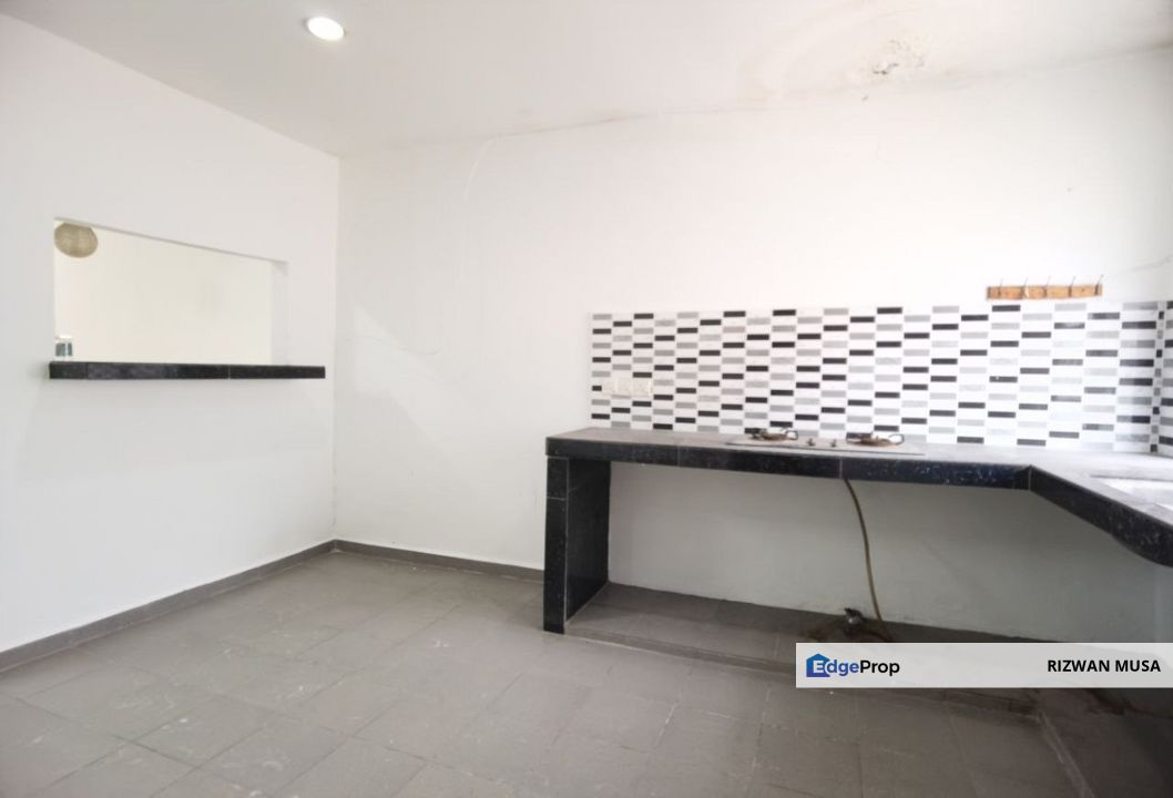 Rumah Teres 2 Tingkat di Taman Lingkaran Nur Cheras, Selangor, Kajang