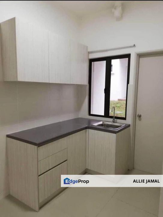 Villa Kesuma Townhouse Lower Unit With Spacious Extra Land, Selangor, Semenyih