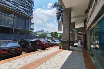 Jalan Loke Yew