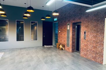 Bukit Jelutong Business And Technology Centre