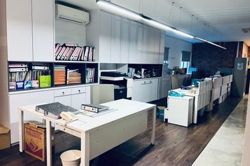 Bukit Jelutong Business And Technology Centre