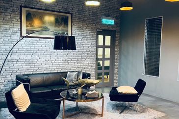 Bukit Jelutong Business And Technology Centre