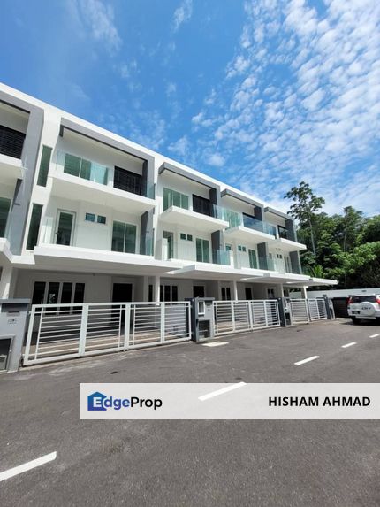 NEW 3 storey !! 5 minute to airport !! Below 1m !!, Penang, Bayan Lepas