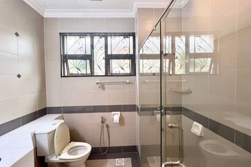 2 Storey Corner Lot Bungalow Ara Damansara Selangor for Sale 