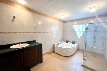 2 Storey Corner Lot Bungalow Ara Damansara Selangor for Sale 