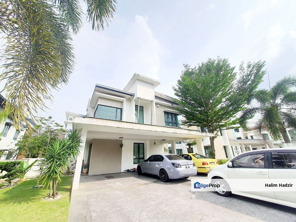 BEAUTIFUL & NICELY RENOVATED 2 STOREY BUNGALOW AT CAHAYA SPK THE LAKE