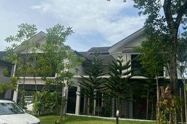 2storey End Lot D'Puncak Bungalow Bukit Jelutong, Shah Alam