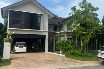 2storey End Lot D'Puncak Bungalow Bukit Jelutong, Shah Alam