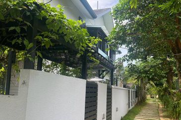 2storey End Lot D'Puncak Bungalow Bukit Jelutong, Shah Alam