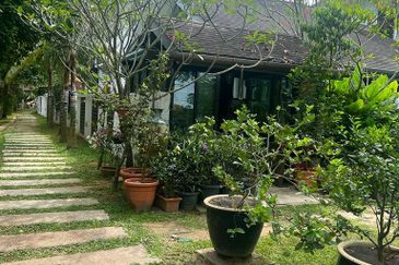 2storey End Lot D'Puncak Bungalow Bukit Jelutong, Shah Alam