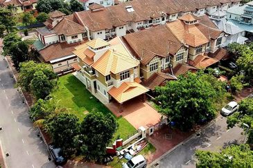 Corner Lot Double Storey Superlink House Jalan Birai, Bukit Jelutong