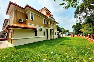Corner Lot Double Storey Superlink House Jalan Birai, Bukit Jelutong