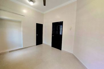 Corner Lot Double Storey Superlink House Jalan Birai, Bukit Jelutong