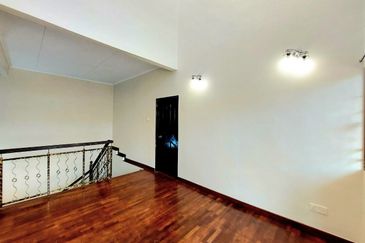 Corner Lot Double Storey Superlink House Jalan Birai, Bukit Jelutong