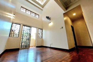 Corner Lot Double Storey Superlink House Jalan Birai, Bukit Jelutong