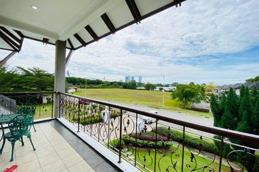 Perdana Lakeview East