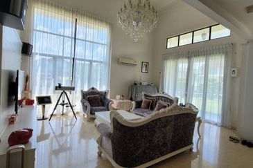 2storey corner lot bungalow with huge land in Laman Permai, Subang Bestari