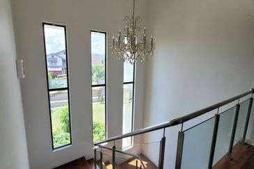 2storey corner lot bungalow with huge land in Laman Permai, Subang Bestari