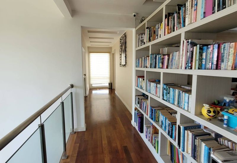 2storey corner lot bungalow with huge land in Laman Permai, Subang Bestari