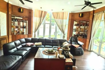 Stulang Laut / Darat