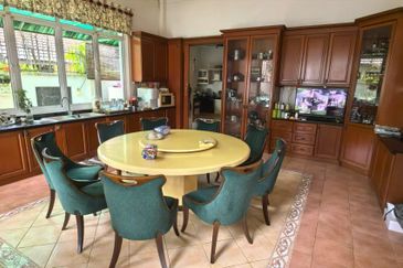 Stulang Laut / Darat