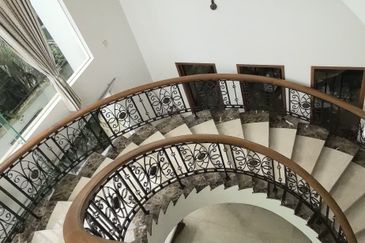 Stulang Laut / Darat