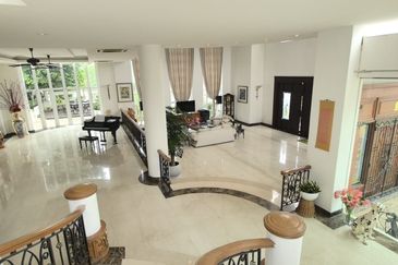 Stulang Laut / Darat