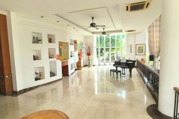 Stulang Laut / Darat