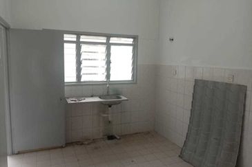 Jalan Putra Prima 4/10