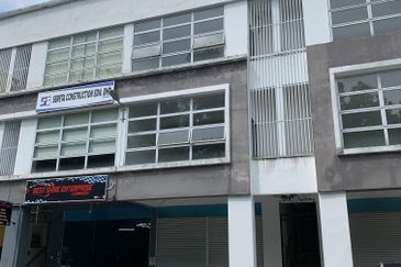 D’ Public square Batu Kawa for sale 