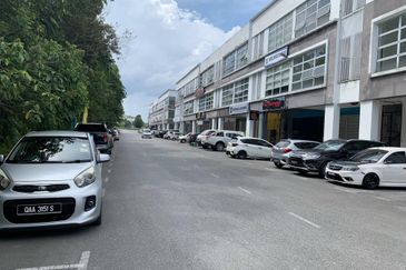 D’ Public square Batu Kawa for sale 