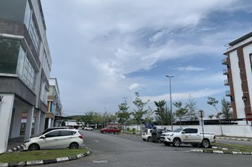 D’ Public square Batu Kawa for sale 