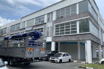 D’ Public square Batu Kawa for sale 