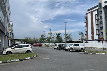 D’ Public square Batu Kawa for sale 