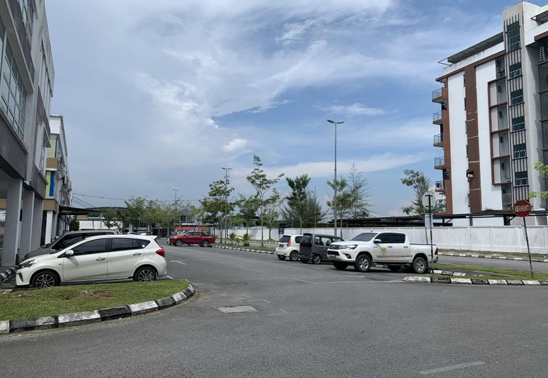 D’ Public square Batu Kawa for sale 