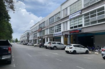 D’ Public square Batu Kawa for sale 