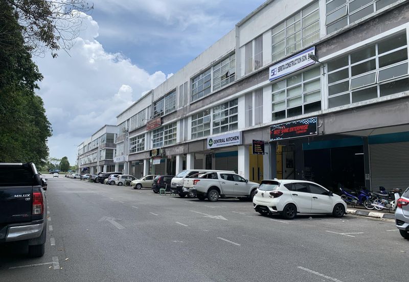 D’ Public square Batu Kawa for sale 