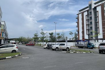 D’ Public square Batu Kawa for sale 